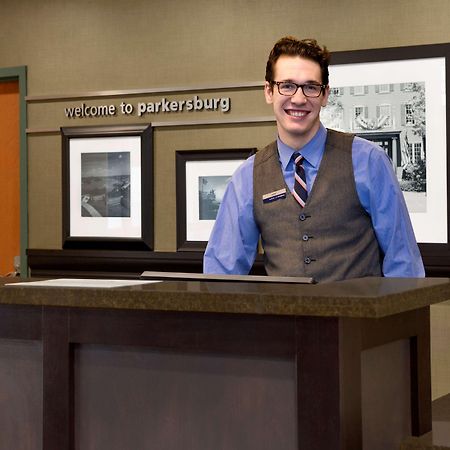 Hampton Inn And Suites Parkersburg Downtown Bagian luar foto