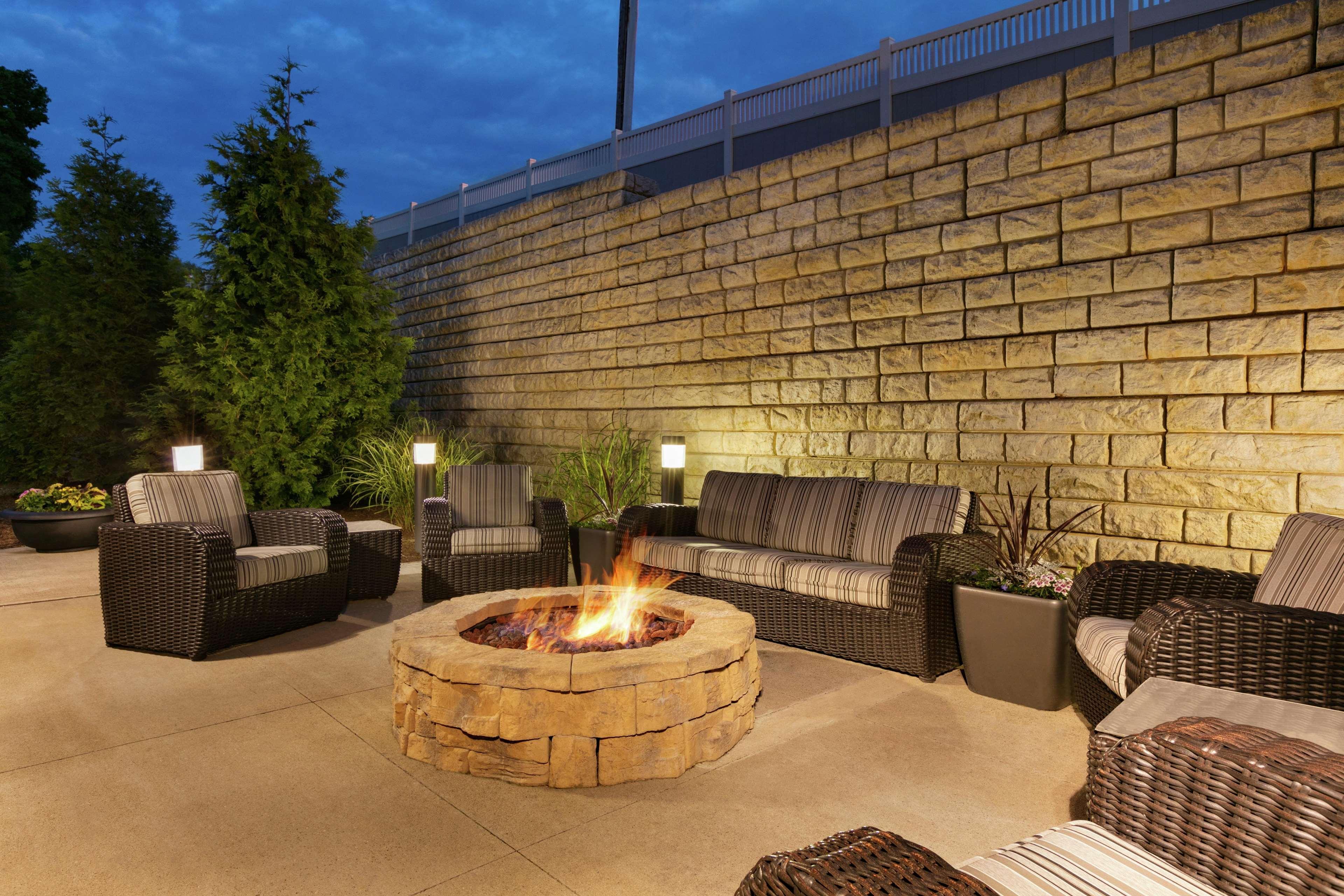 Hampton Inn And Suites Parkersburg Downtown Bagian luar foto