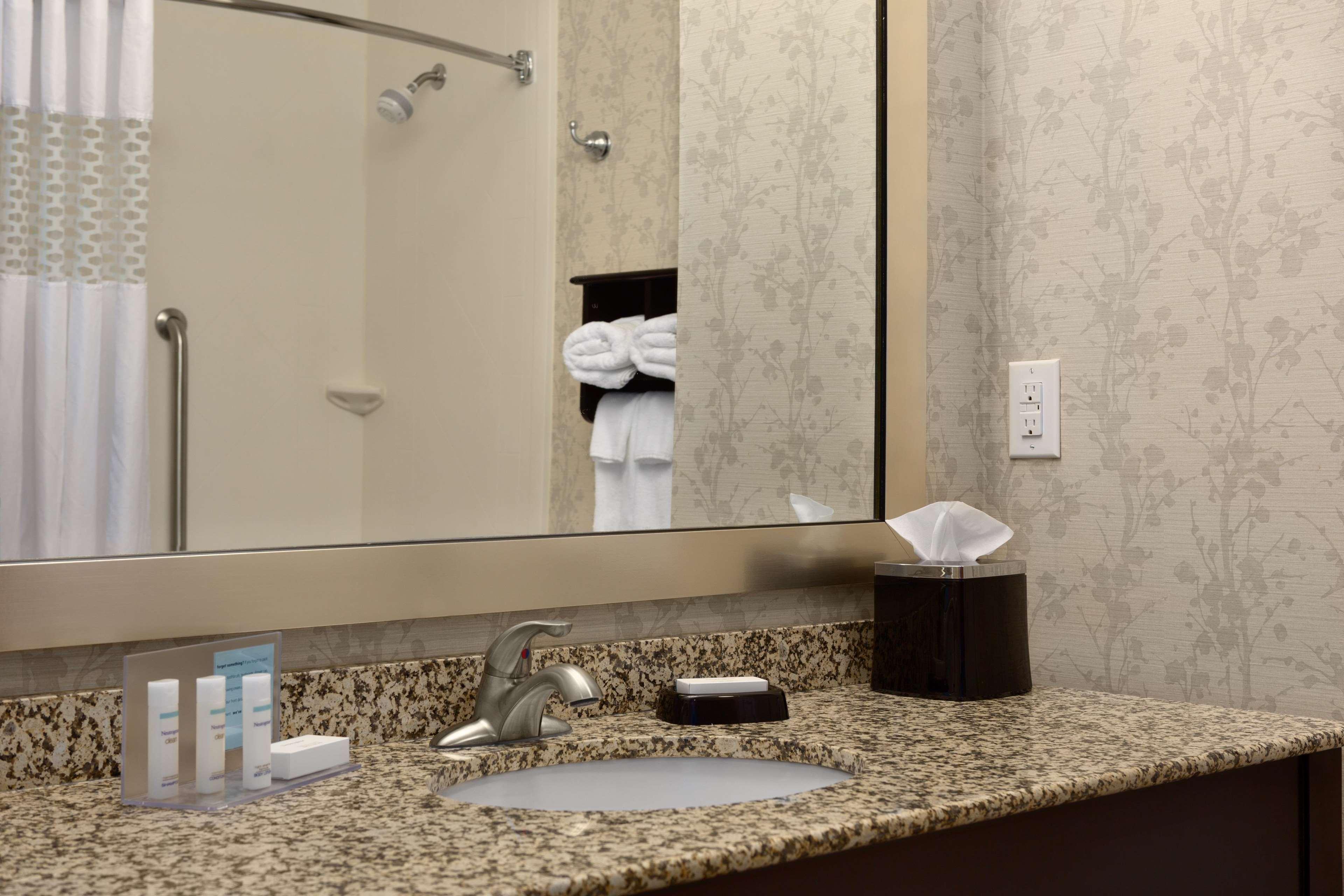 Hampton Inn And Suites Parkersburg Downtown Bagian luar foto