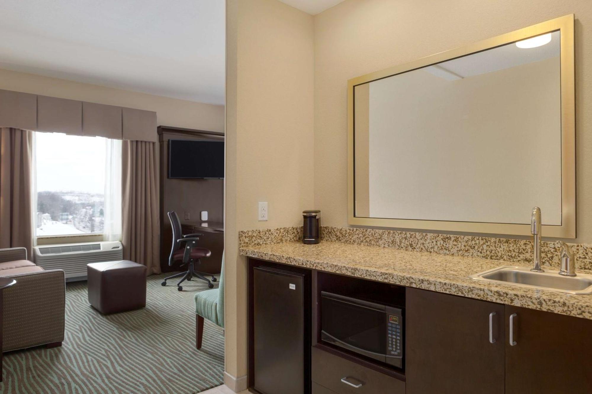 Hampton Inn And Suites Parkersburg Downtown Bagian luar foto