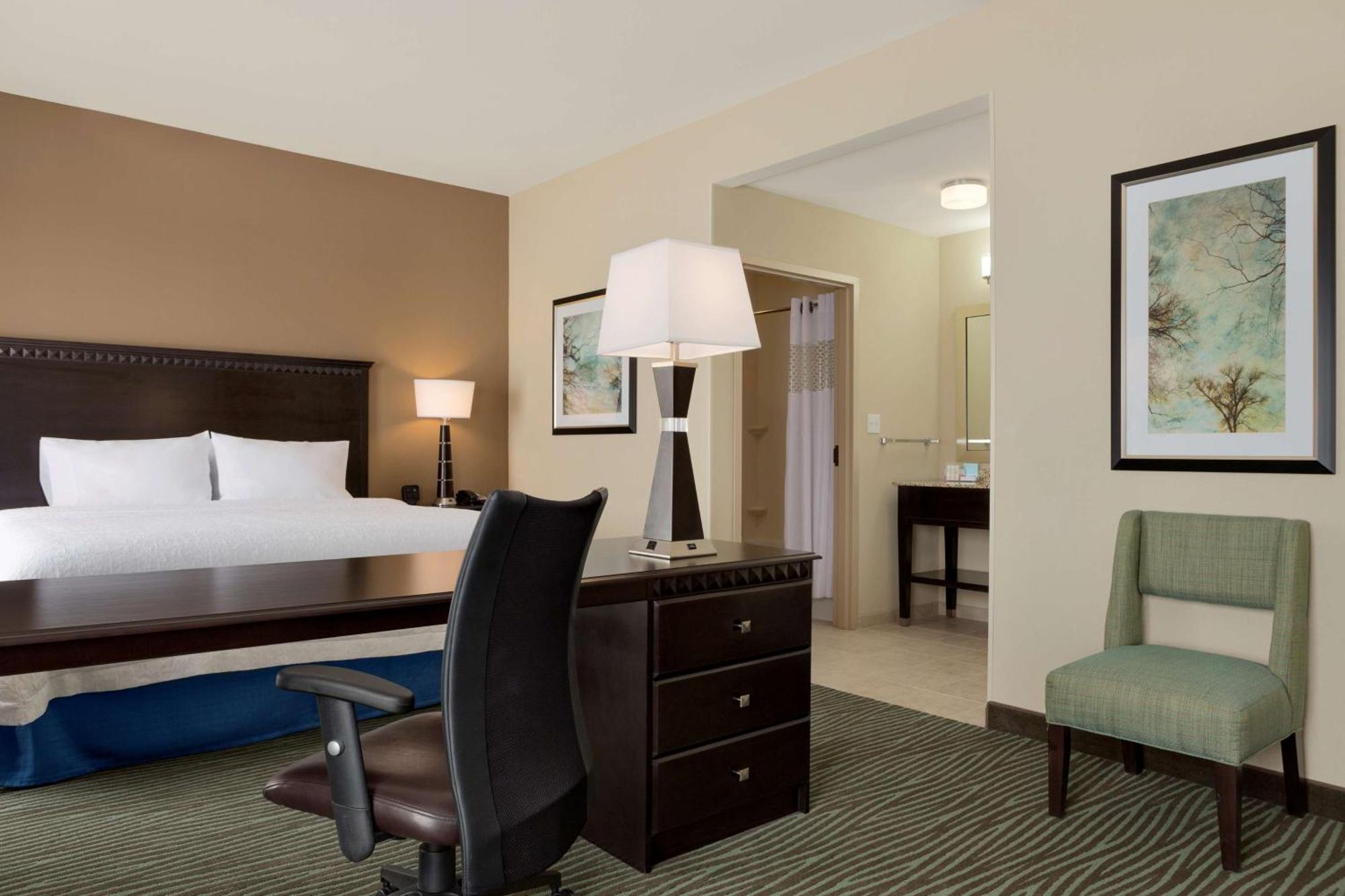 Hampton Inn And Suites Parkersburg Downtown Bagian luar foto