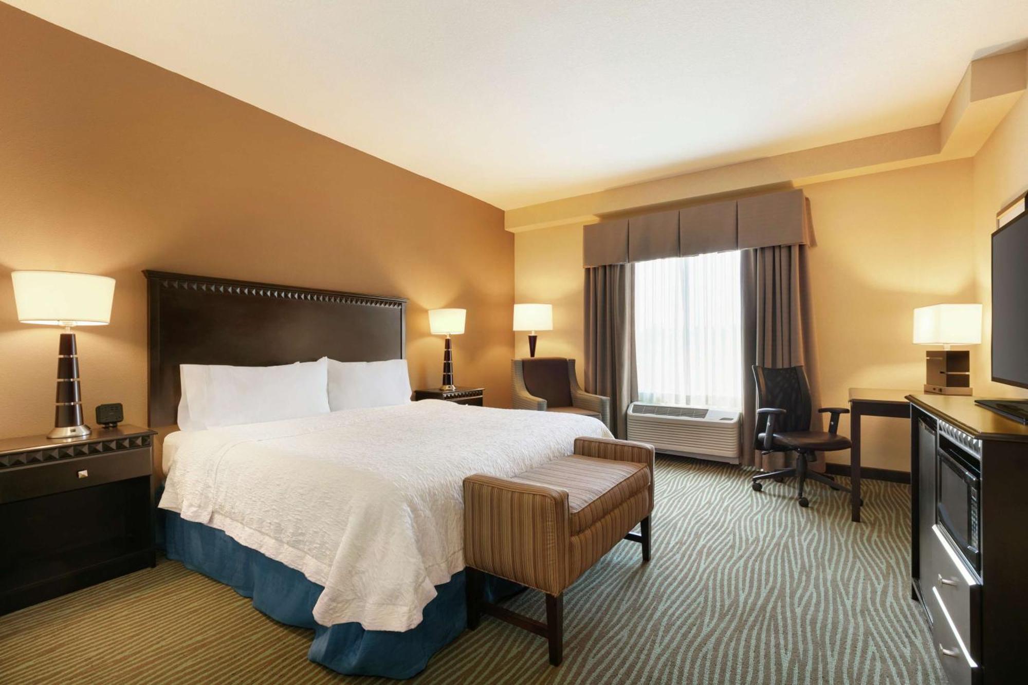 Hampton Inn And Suites Parkersburg Downtown Bagian luar foto