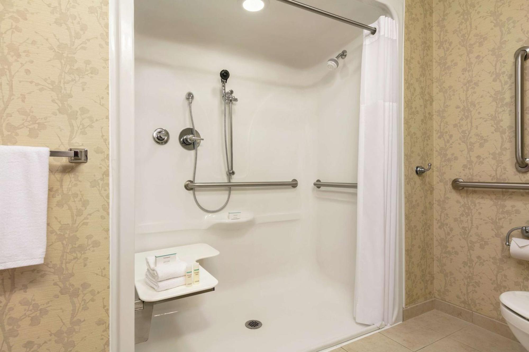 Hampton Inn And Suites Parkersburg Downtown Bagian luar foto