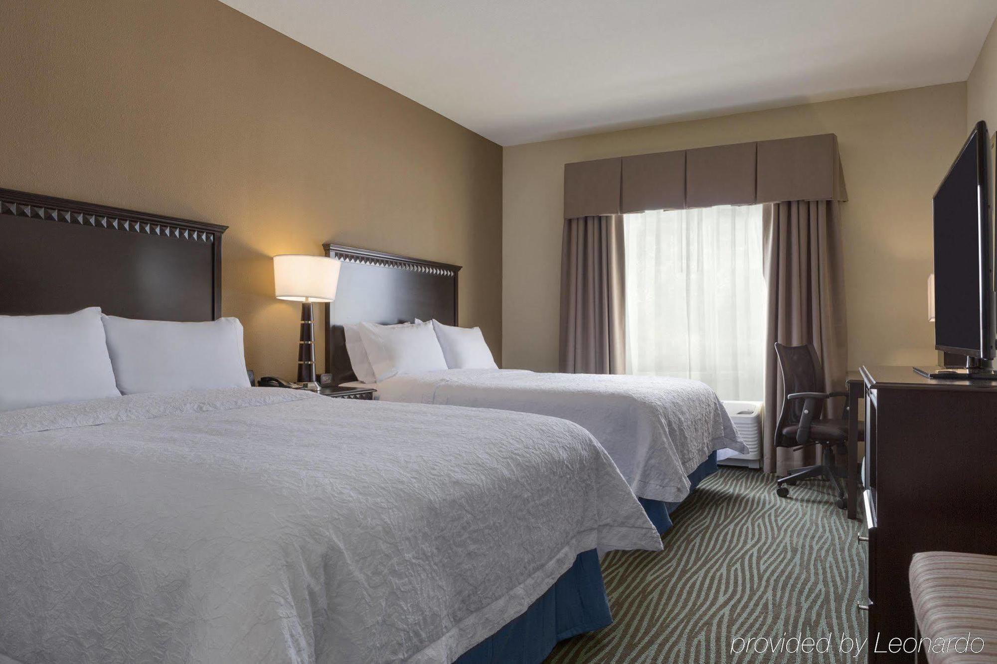 Hampton Inn And Suites Parkersburg Downtown Bagian luar foto